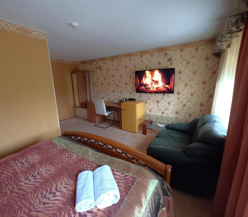 Riverside Motel Jelgava Exteriör bild