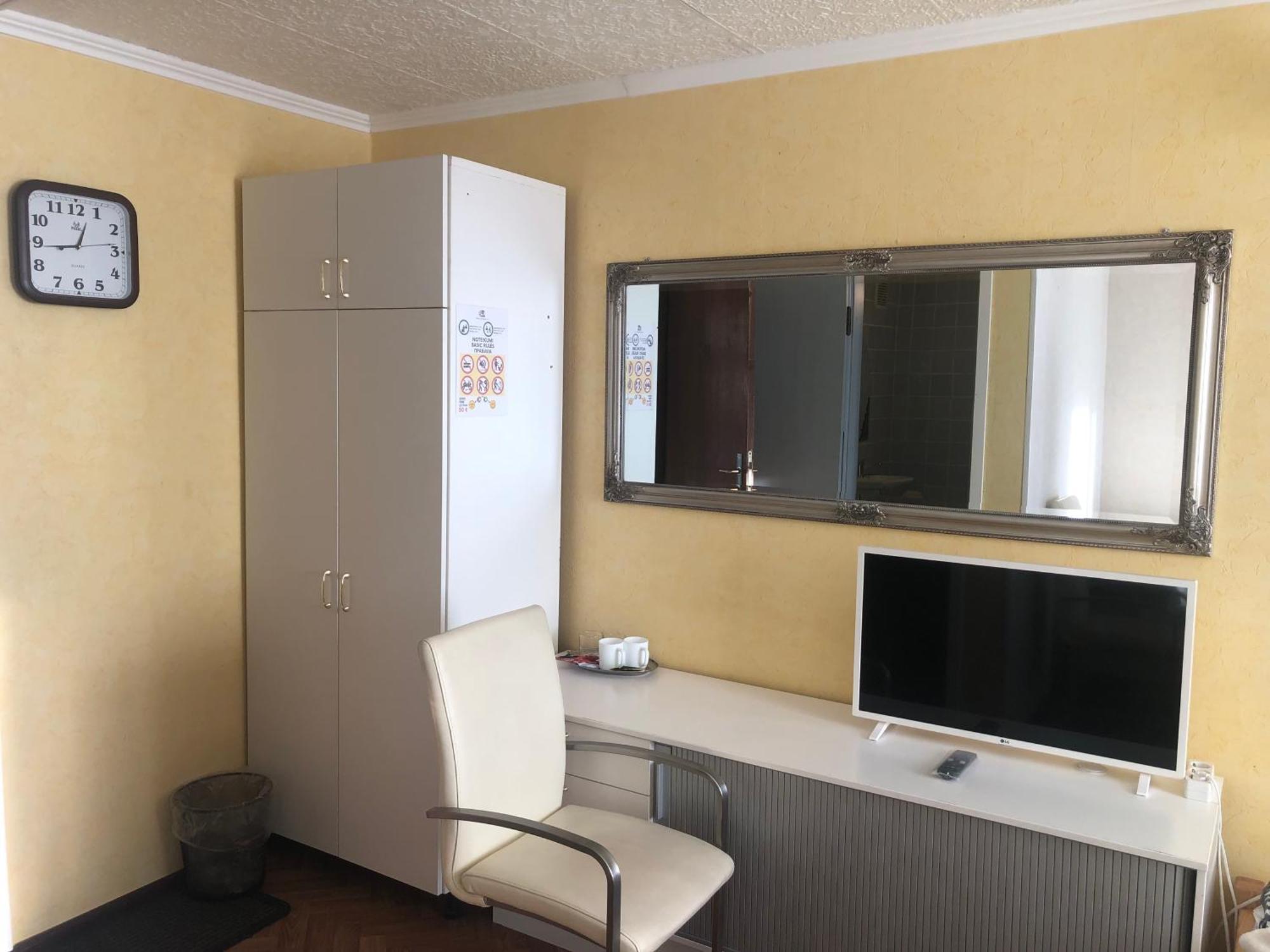 Riverside Motel Jelgava Exteriör bild